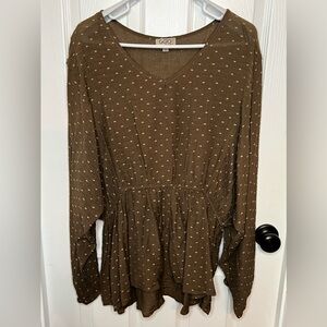 Gigi’s plus+ size 2XL. Blouse, 72% rayon,18% nylon,10% polyester